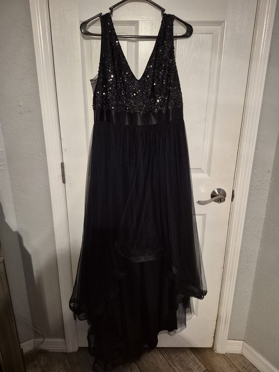 Dresses & Skirts - Black Sequin V-Neck Tulle Evening Gown